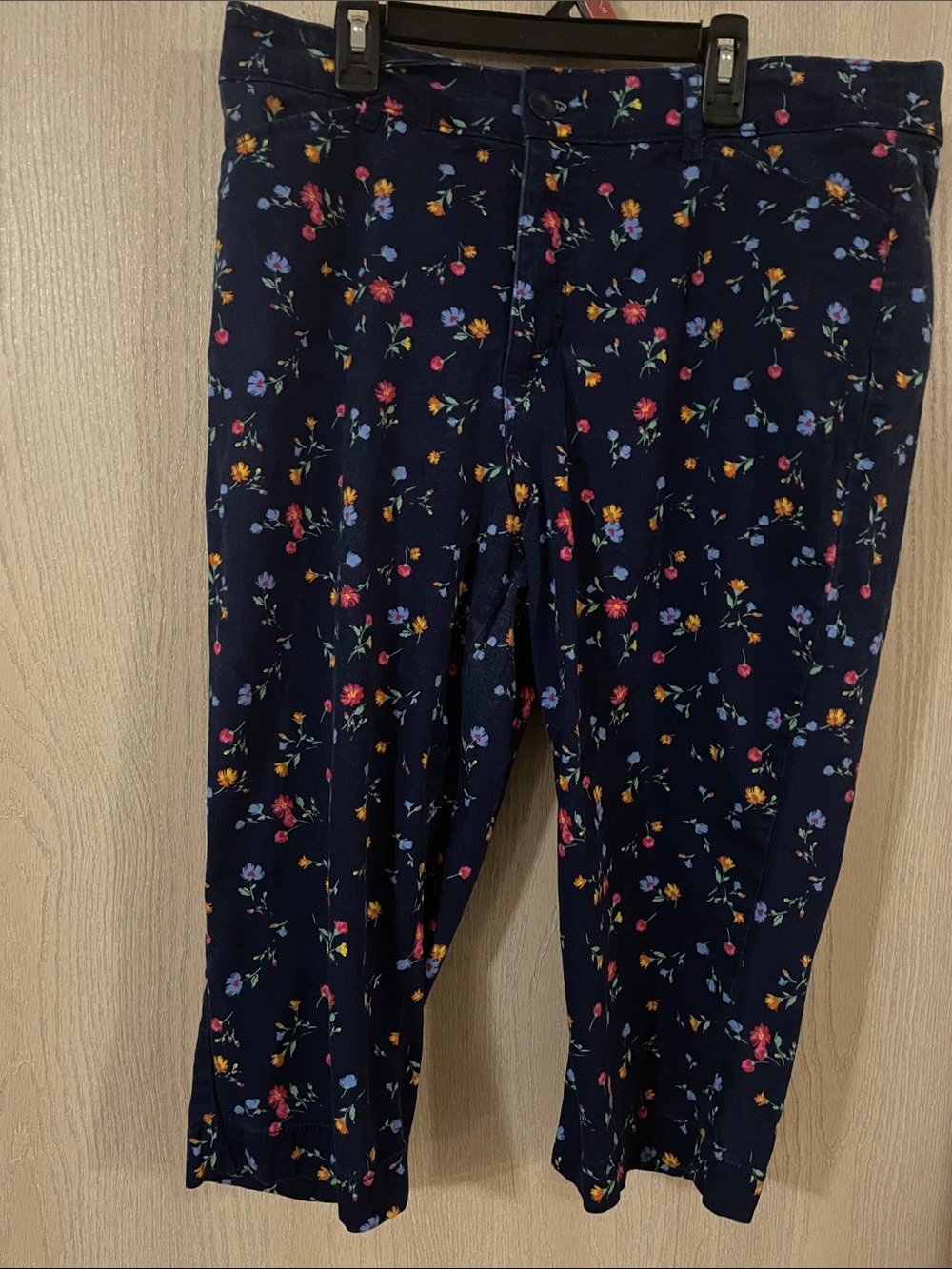 St. John's Bay Navy Floral Capri Pants